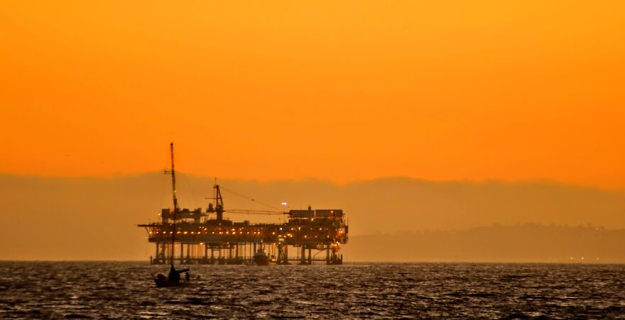 Evan An Oil Rig Can Look Beutiful In Socal
