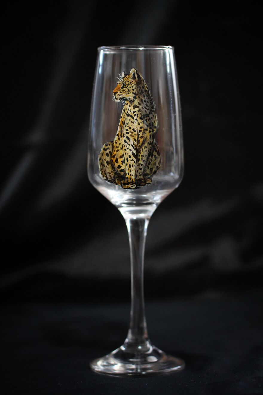 Stunningly Realistic Glass Painting - Wildlife Collection