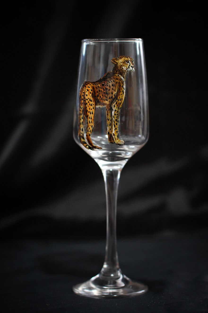 Stunningly Realistic Glass Painting - Wildlife Collection