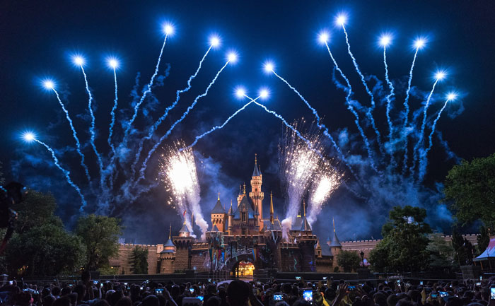 Internet Slams “Smug” Disneyland Paris Employee Who Interrupted A Marriage Proposal Internet Slams “Smug” Disneyland Paris Employee Who Interrupted A Marriage Proposal
