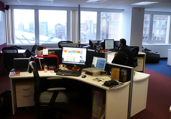 &ldquo;I Wasn&rsquo;t Made Redundant Like Everyone Else In The Company, So I Kept Showing Up To Work Until The End To Do Nothing&rdquo;