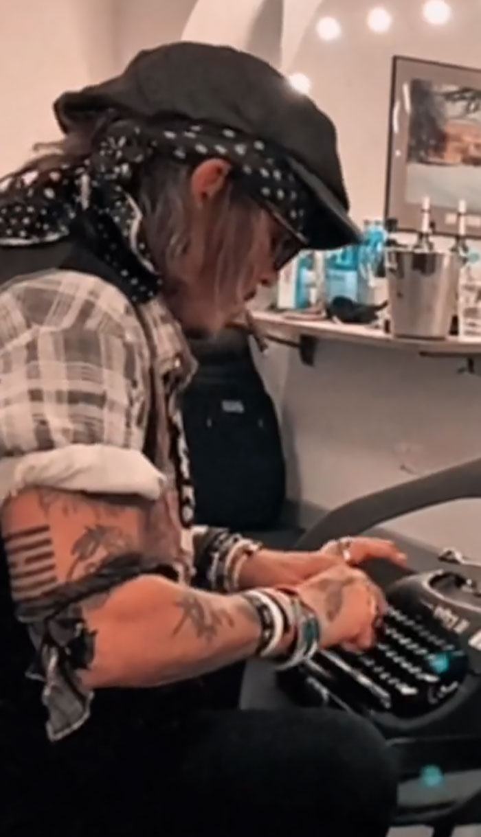 “To All Of My Most Treasured, Loyal And Unwavering Supporters”: Johnny Depp Joins TikTok And Goes Viral With His First Video Thanking His Fans “To All Of My Most Treasured, Loyal And Unwavering Supporters”: Johnny Depp Joins TikTok And Goes Viral With His First Video Thanking His Fans