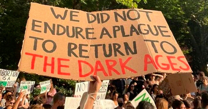 50 Of The Most Important Reactions People Posted In Response To US Supreme Court Overturning Roe Vs. Wade