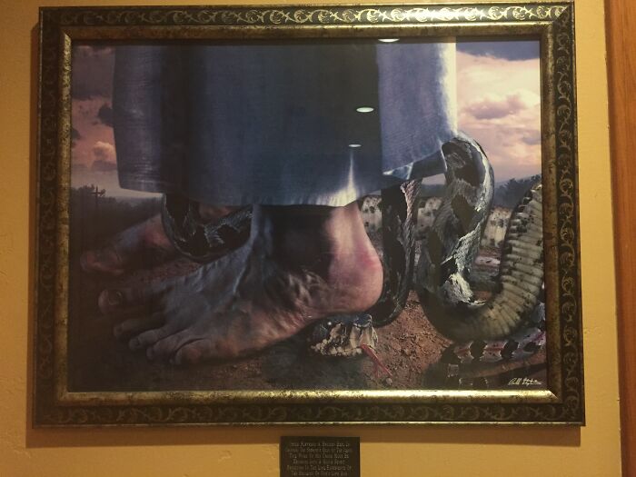 Woman Shares Pictures Of A Disturbingly Weird Airbnb She Stayed At Which Was Drenched In 'Hardcore' Christian Decor Woman Shares Pictures Of A Disturbingly Weird Airbnb She Stayed At Which Was Drenched In 'Hardcore' Christian Decor