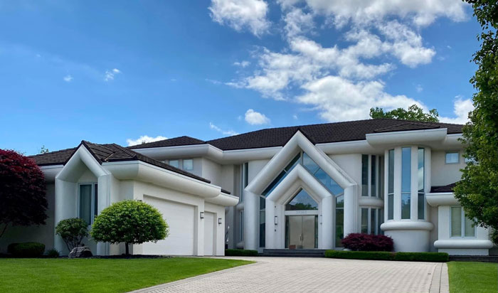 Drove By This House In My Old Neighborhood Growing Up. It’s So Bizarre, I Think I Love It