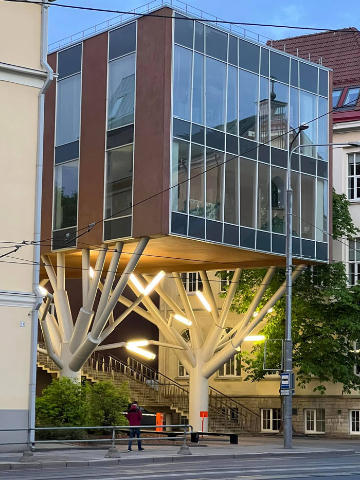 Spotted This Yesterday In Tallinn, Estonia. I Like It, But It’s Definitely Unusual