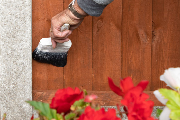 Person Says Their Side Of The Fence Looks Awful After Neighbor Painted Only Theirs Person Says Their Side Of The Fence Looks Awful After Neighbor Painted Only Theirs
