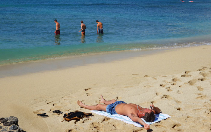 Guy Goes On A Vacation And Gets Emails From Coworkers Who Want A Response Immediately, Says He’s Done With Corporate Culture Guy Goes On A Vacation And Gets Emails From Coworkers Who Want A Response Immediately, Says He’s Done With Corporate Culture