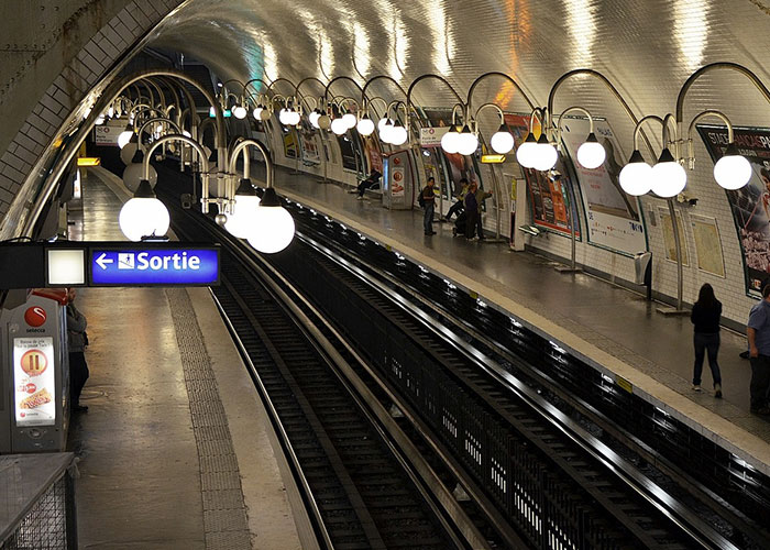 29 Changes In Clothing Fashion That Made Stealing Easier Or Harder, As Shared By Former Pickpockets And Magicians Online