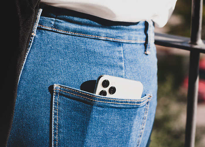 29 Changes In Clothing Fashion That Made Stealing Easier Or Harder, As Shared By Former Pickpockets And Magicians Online