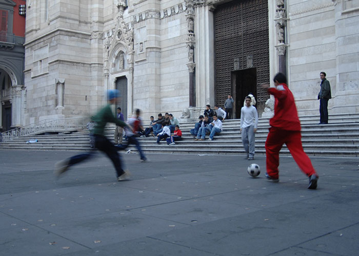 29 Changes In Clothing Fashion That Made Stealing Easier Or Harder, As Shared By Former Pickpockets And Magicians Online