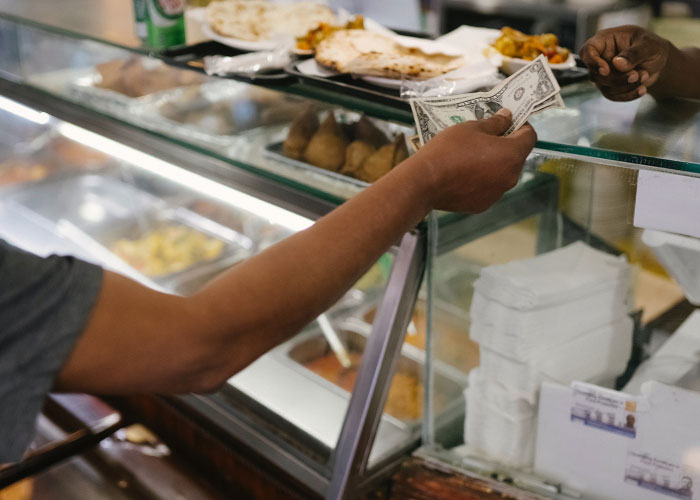 29 Changes In Clothing Fashion That Made Stealing Easier Or Harder, As Shared By Former Pickpockets And Magicians Online