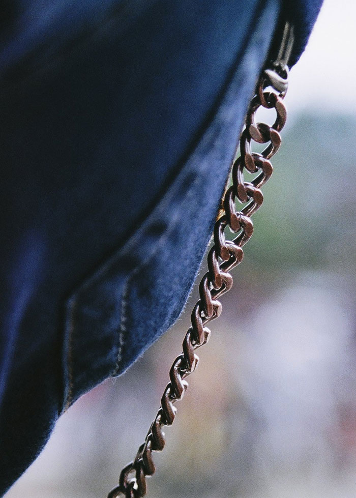 29 Changes In Clothing Fashion That Made Stealing Easier Or Harder, As Shared By Former Pickpockets And Magicians Online