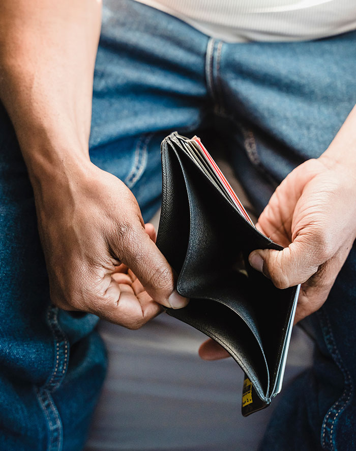 29 Changes In Clothing Fashion That Made Stealing Easier Or Harder, As Shared By Former Pickpockets And Magicians Online