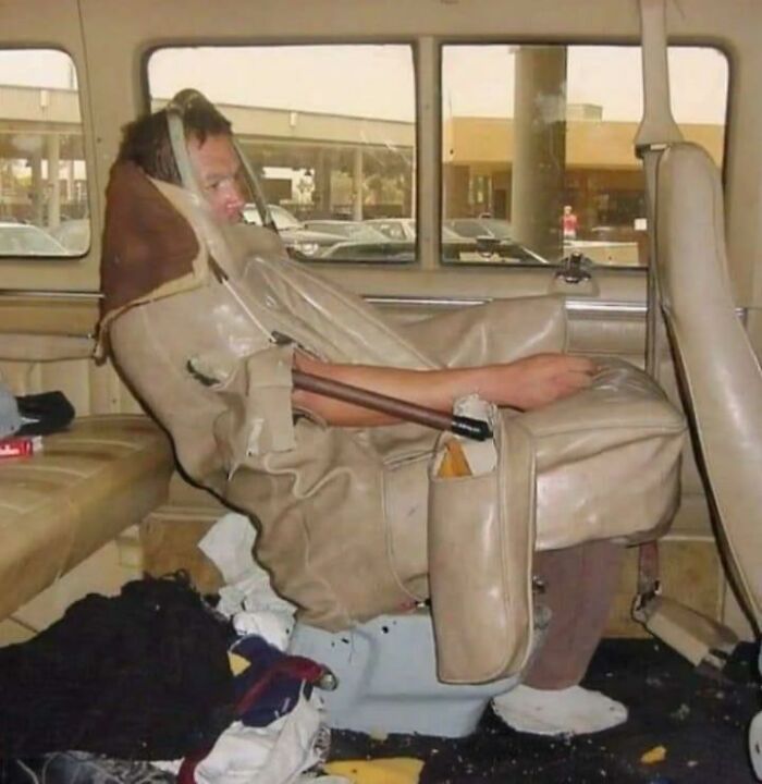 35 Funny “Images With A Lot Of Stuff Going On” That Get Weirder The Longer You Look At Them