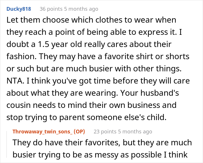 Mom Decided To Dress Her Twin Boys In Two Different Colors To Tell Them Apart, Cousin Goes "Ballistic" On Her