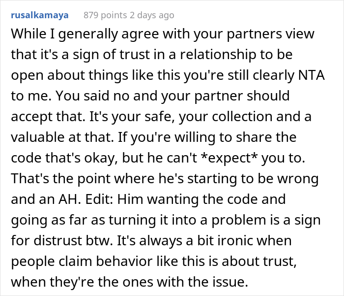 Woman Won't Give Her Boyfriend The Code To Her Gem-Filled Safe, Asks If She's In The Wrong Here After He Gets Mad