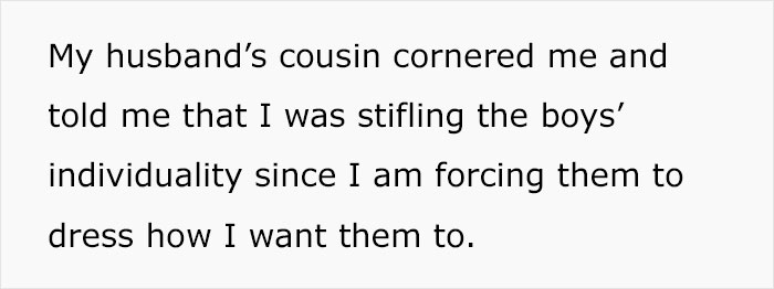 Mom Decided To Dress Her Twin Boys In Two Different Colors To Tell Them Apart, Cousin Goes "Ballistic" On Her