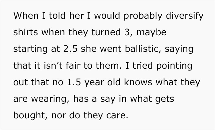 Mom Decided To Dress Her Twin Boys In Two Different Colors To Tell Them Apart, Cousin Goes "Ballistic" On Her