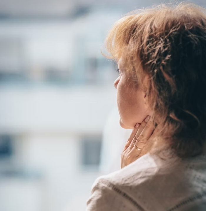 Man Lets Out An Indoor Cat He Hates "Probably Hoping For Her To Get Lost", Fianc&eacute;e Goes Off At Him In Front Of His Whole Family