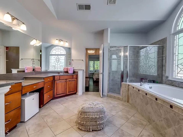 Something Weird Is Definitely Going On In This Bathroom