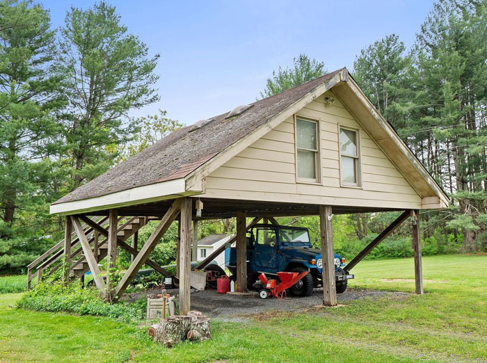 That House That’s Just A Basement With A Flat Roof? I Found Another Piece Of It While House Hunting Today. (Note: This Is The Garage, Not The 3000-Square-Foot House)