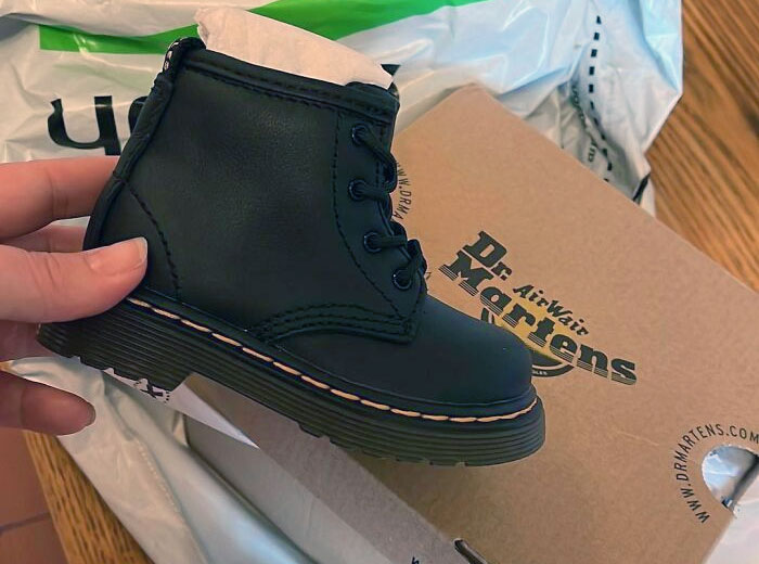 Me pedí unas botas nuevas, talla 4 y llegaron estas