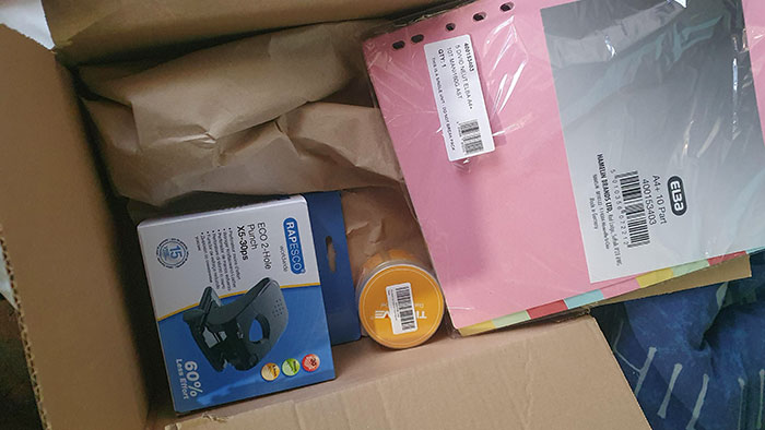 Ordered A New VR Headset From Amazon And Instead Got £5 Of Office Supplies