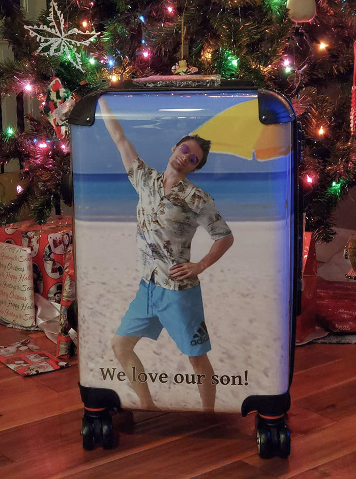 Mis padres se jubilan y quieren viajar a tiempo completo. Mi hermano les envió esta maleta para Navidad