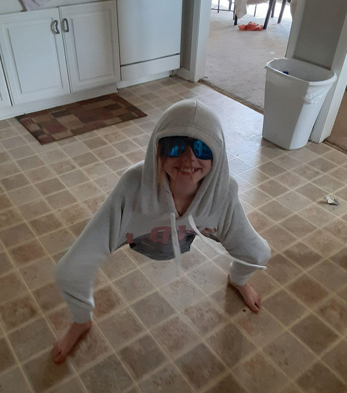 Mi hermana pequeña llamó a mi puerta y salí para encontrarme con esto