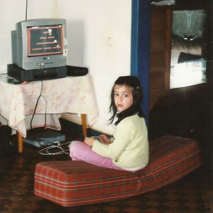 No me permitían jugar mucho, así que normalmente me levantaba antes que todos y jugaba en la PS1 con el sonido silenciado durante un par de horas. Hasta que me atrapaban