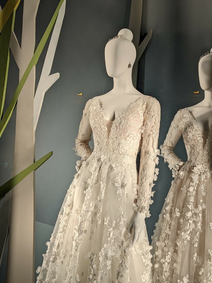 This Bride-To-Be’s Grandmother Was Buried In Her Wedding Dress And People Are Loving The Dramatic Turns In The Story This Bride-To-Be’s Grandmother Was Buried In Her Wedding Dress And People Are Loving The Dramatic Turns In The Story