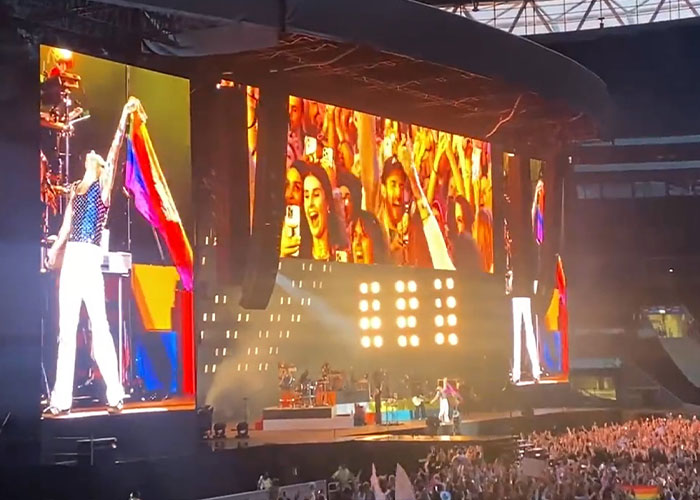 &ldquo;You're Officially Gay, My Boy&rdquo;: Harry Styles Helps A Fan Come Out At Wembley Concert