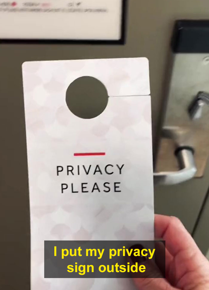 12 Hotel Safety Hacks For Solo Travelers, As Shared By This Flight Attendant