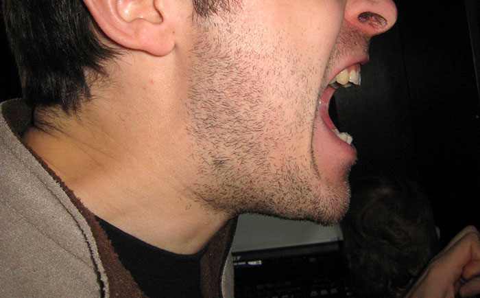 "No me pagan lo suficiente para aguantar esto": 20 personas comparten el momento en que comprendieron que estaban siendo explotados