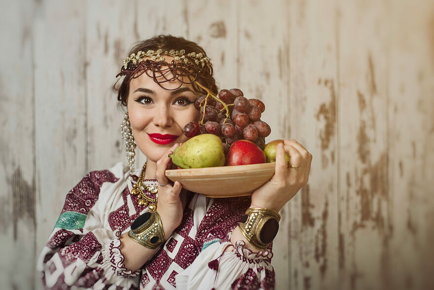 "Seasons - My Life As A Dream": A Celebration Of The Traditional Romanian Blouse, Ia (19 Pics)