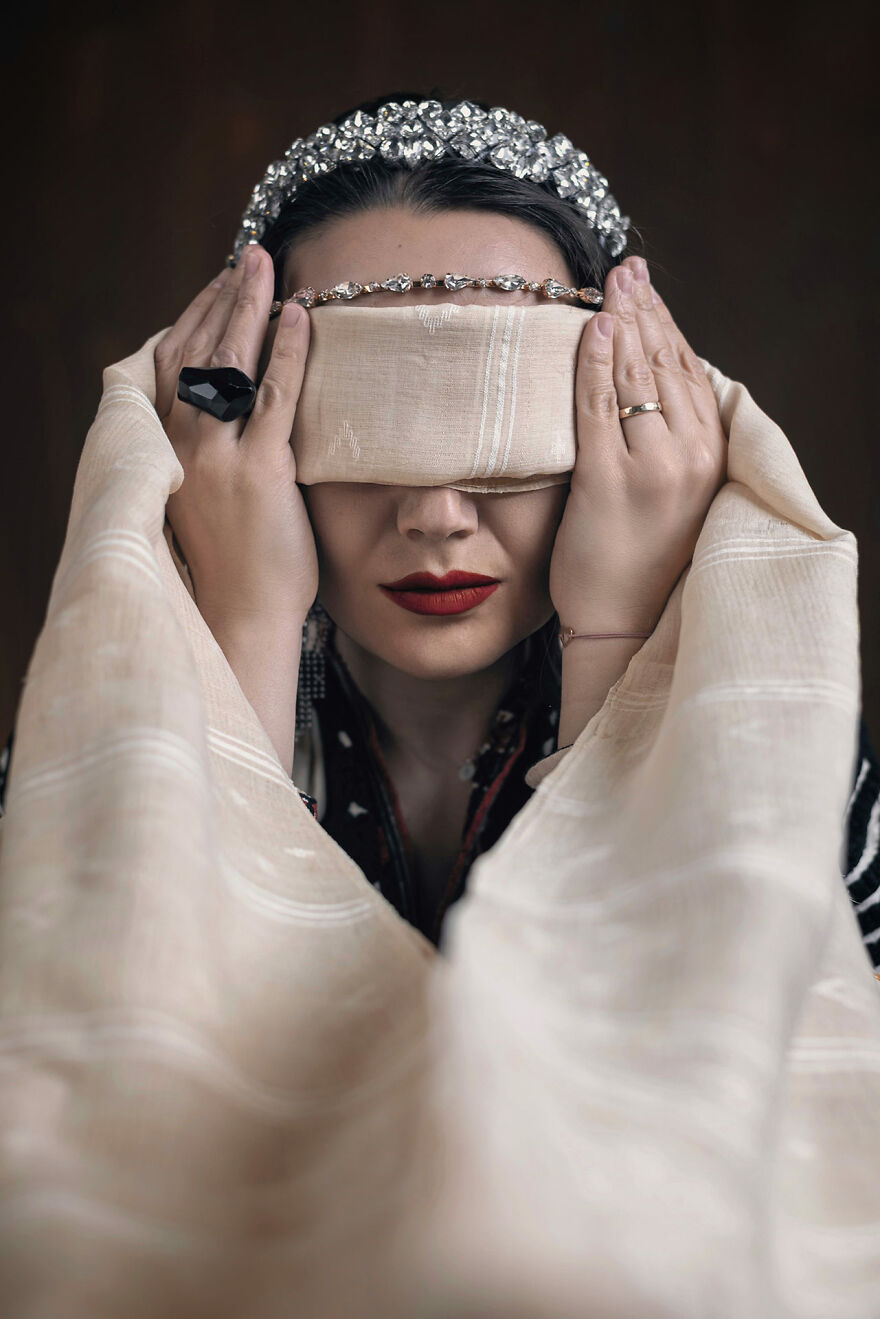 "Seasons - My Life As A Dream": A Celebration Of The Traditional Romanian Blouse, Ia (19 Pics)