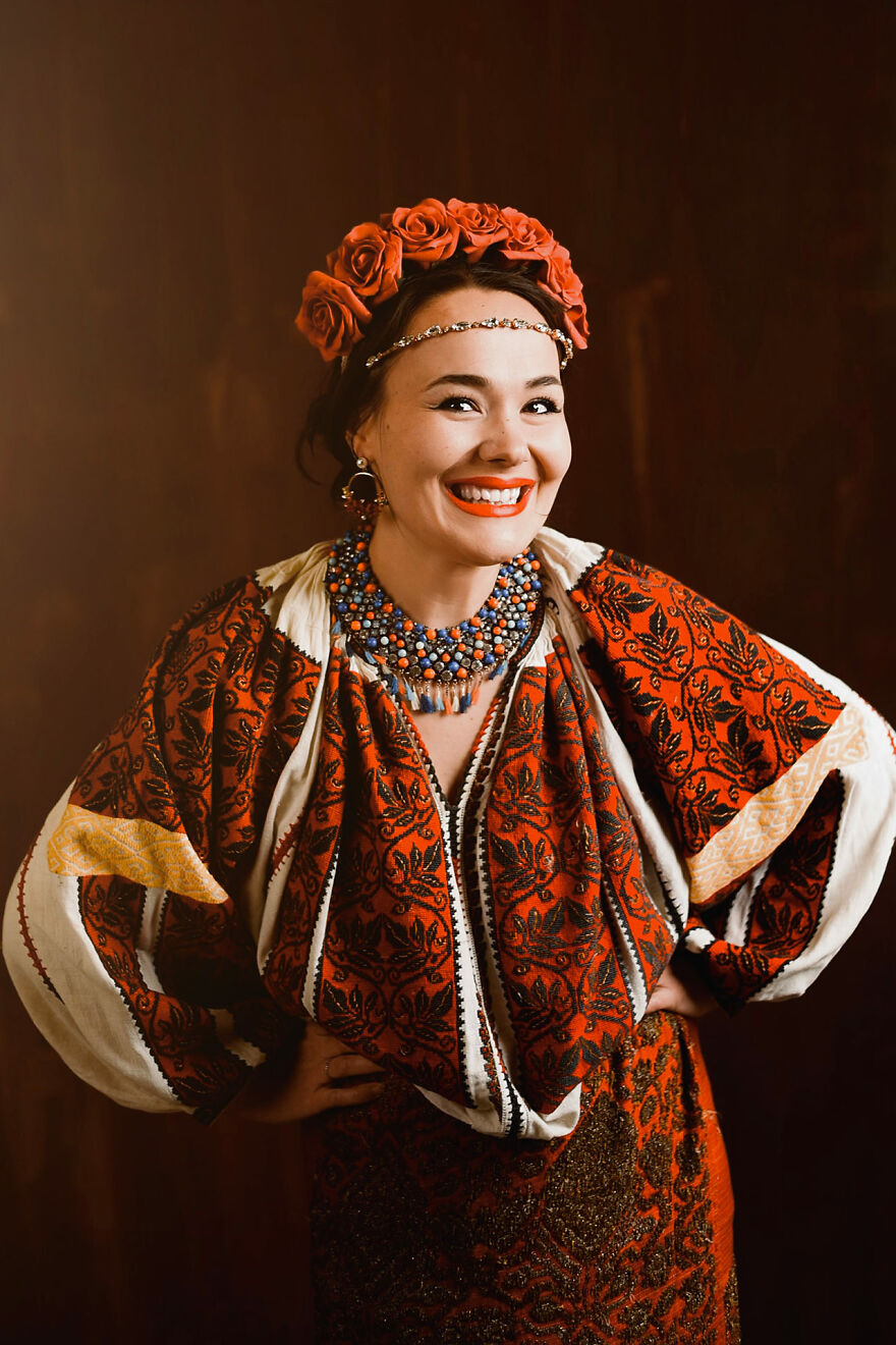 "Seasons - My Life As A Dream": A Celebration Of The Traditional Romanian Blouse, Ia (19 Pics)