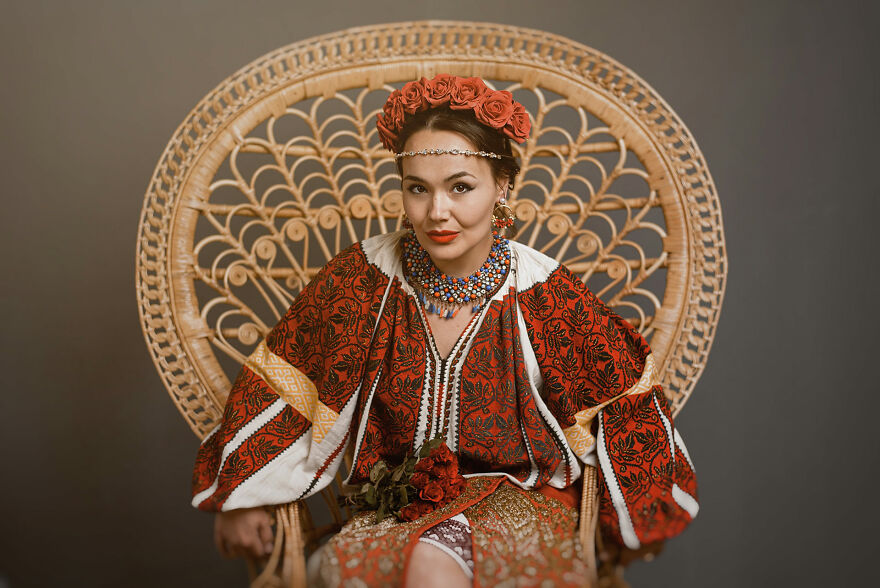 "Seasons - My Life As A Dream": A Celebration Of The Traditional Romanian Blouse, Ia (19 Pics)