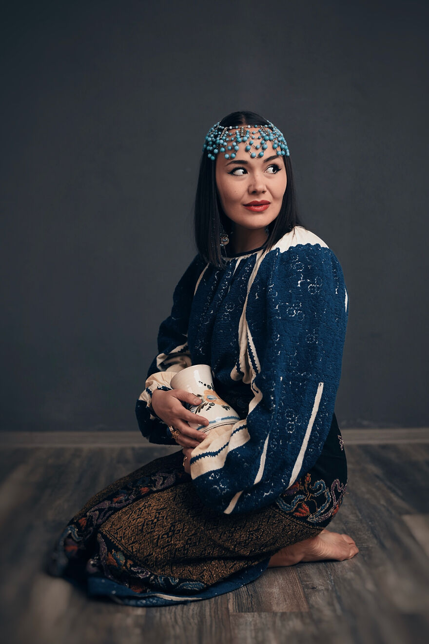 "Seasons - My Life As A Dream": A Celebration Of The Traditional Romanian Blouse, Ia (19 Pics)