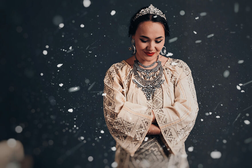 "Seasons - My Life As A Dream": A Celebration Of The Traditional Romanian Blouse, Ia (19 Pics)