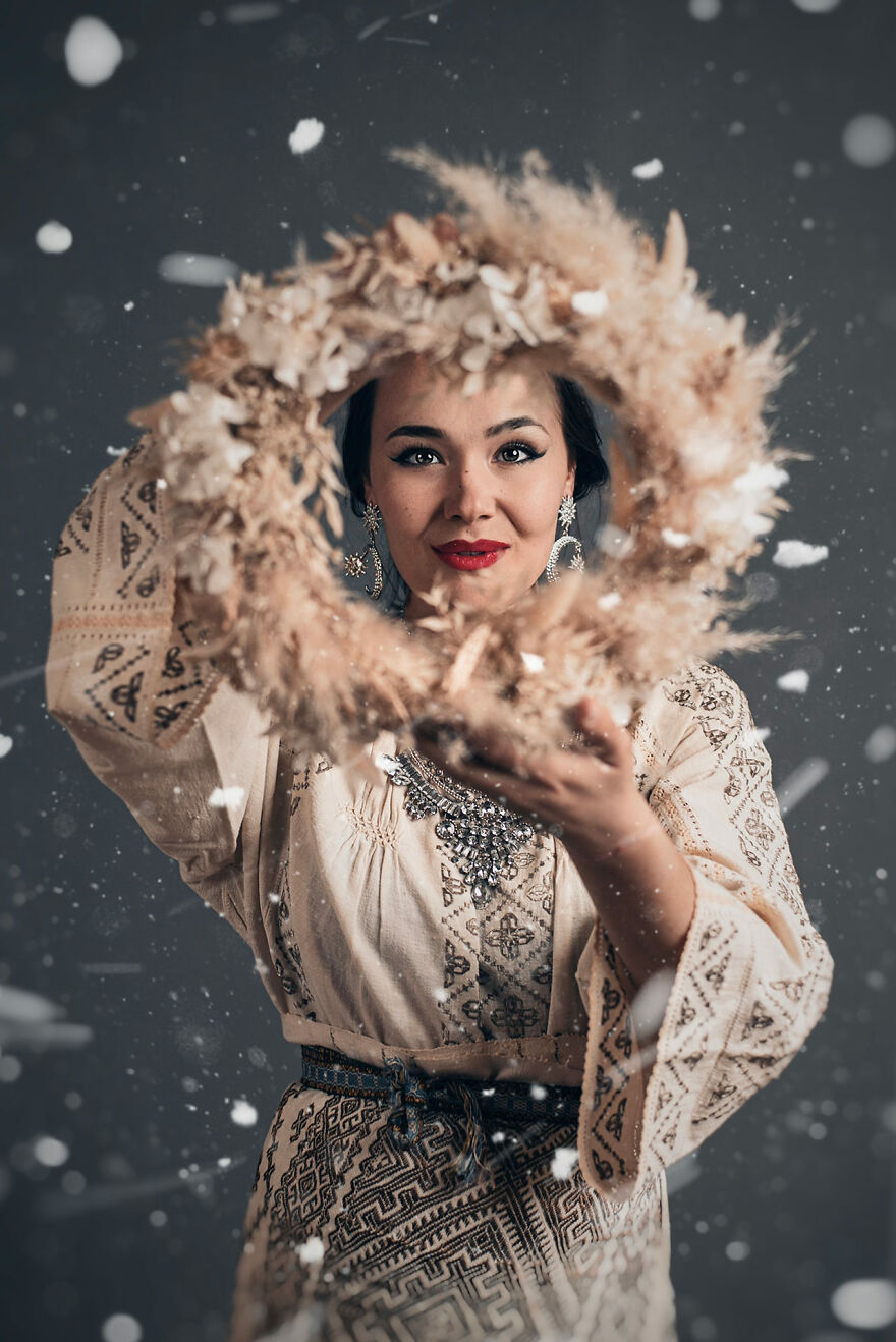 "Seasons - My Life As A Dream": A Celebration Of The Traditional Romanian Blouse, Ia (19 Pics)