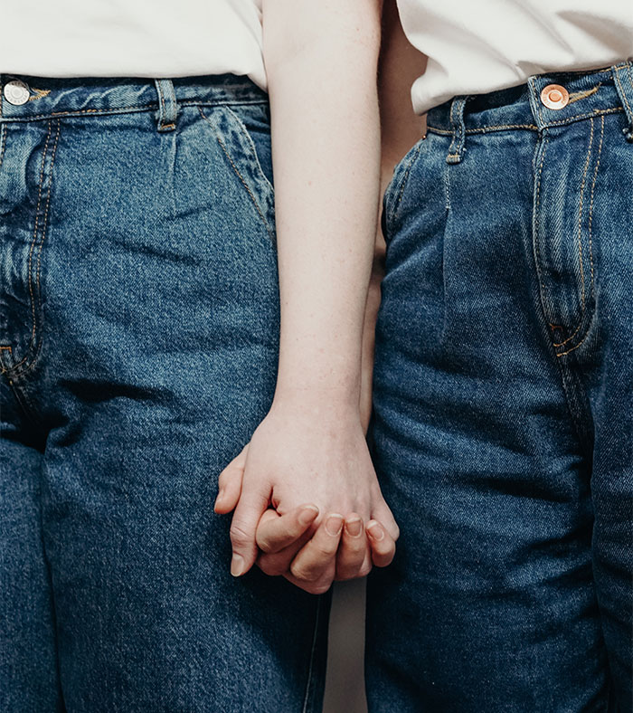 Teen Would Lose $7M If She Came Out As Gay, Uncle Asks If He Was A Jerk To Tell Her To Stay In The Closet