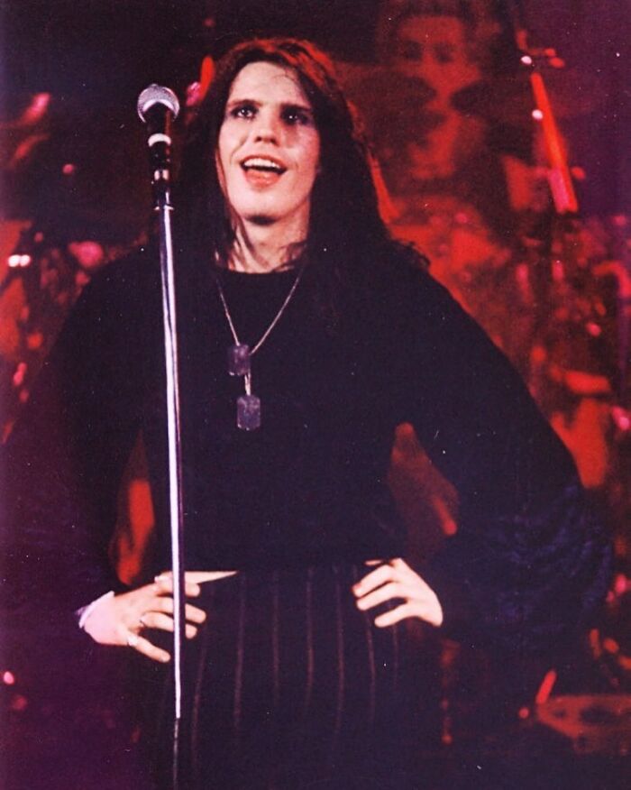 30 Folks Who Dated Or Hung Out With Big Celebrities Exposed What It Was Like, As Shared In This Online Group