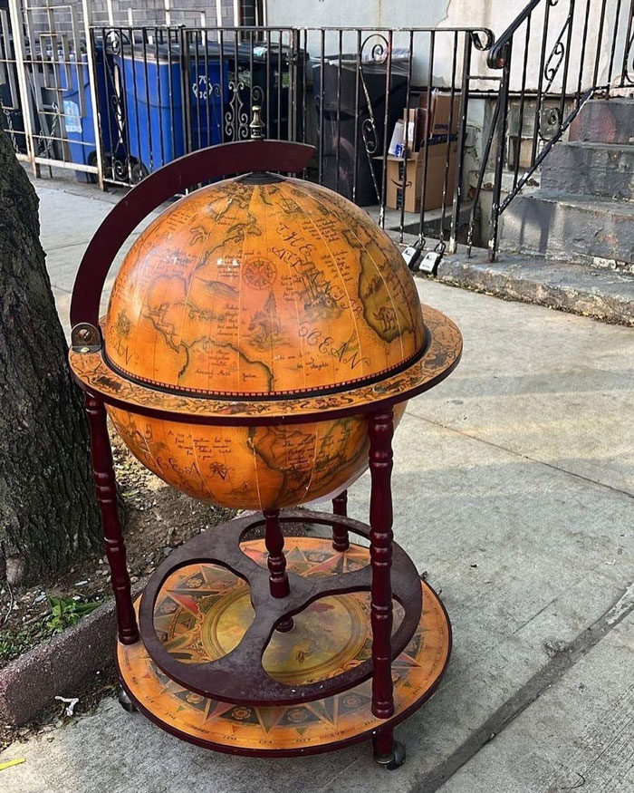 Globe Bar Alert! 95 Himrod Street Brooklyn NY