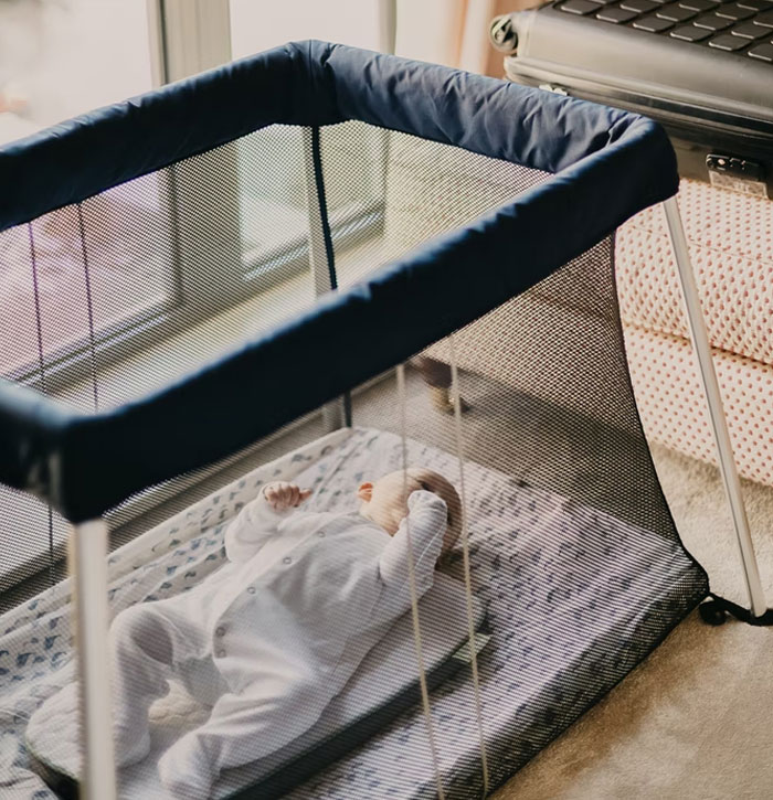 First-Time Mom Catches Babysitter Napping On Duty On A Hidden Camera, People Aren't Sure Who's In The Wrong