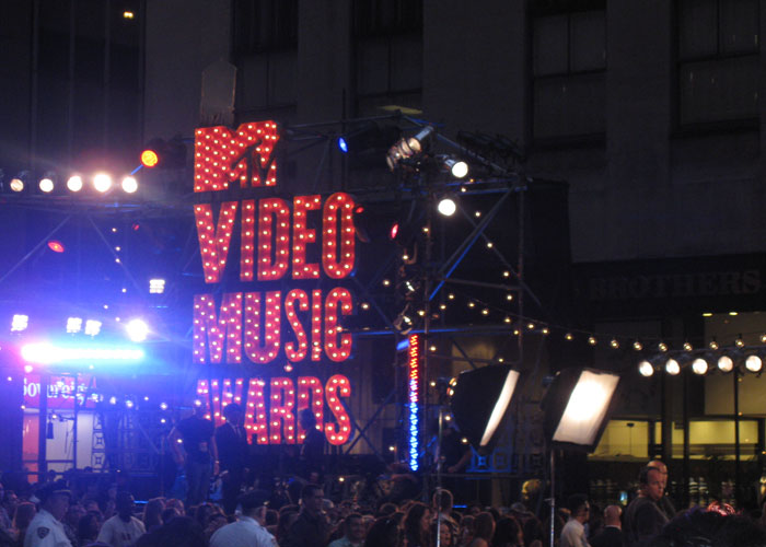 "Dirty Little Secrets" That Companies Hide From The Public Get Revealed By These 35 Ex-Employees Online