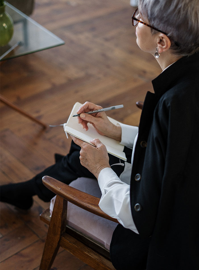 30 Careers That Seem Great But Are Actually Horrible And Careers That Are Often Overlooked, As Shared In This Online Thread