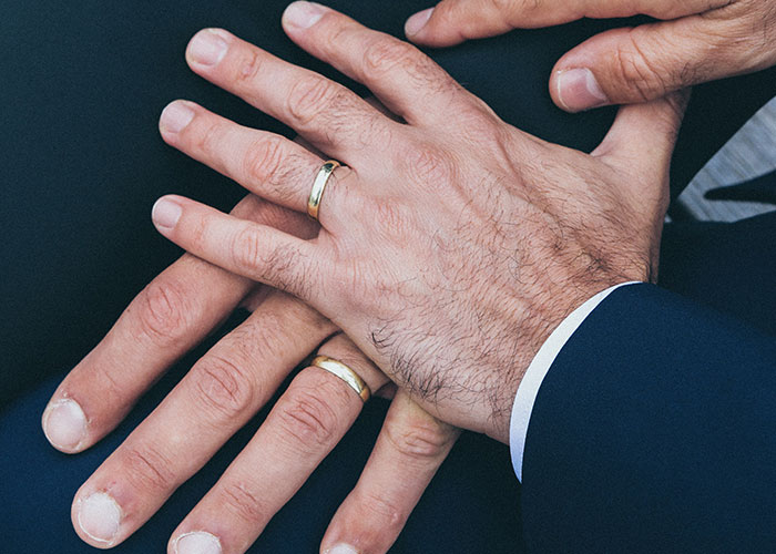 20 Personas revelan cómo fue su vida después de casarse por dinero