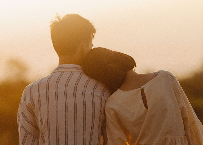 20 Personas revelan cómo fue su vida después de casarse por dinero